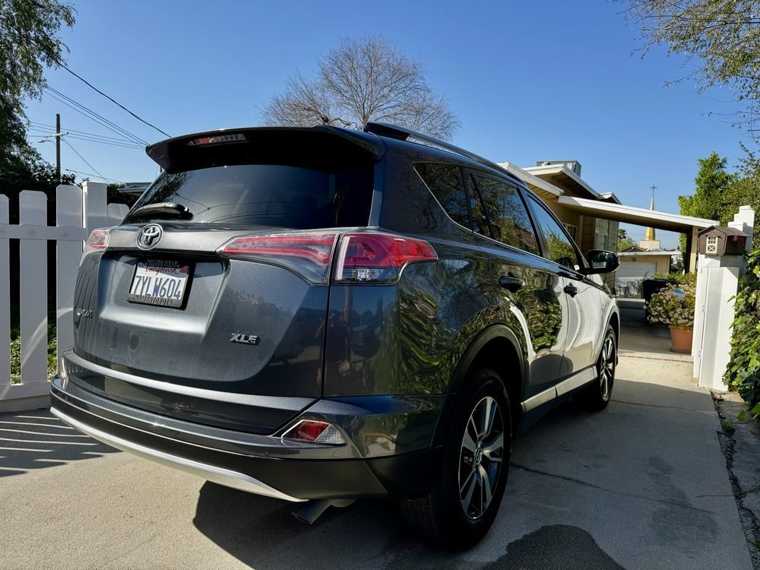Vic’s Pressure Washing & Auto Detailing work 1